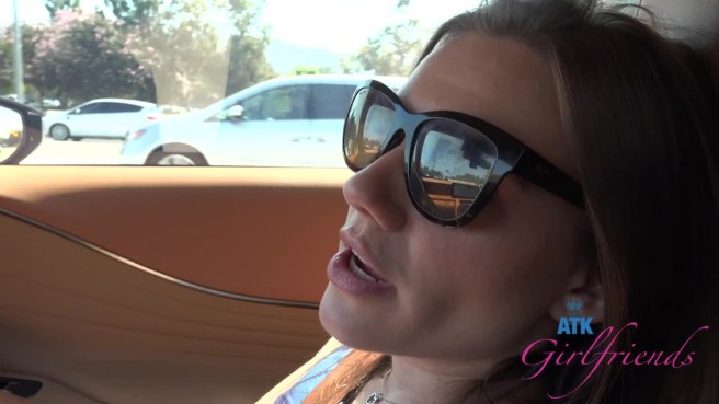 Вывез шлюшку погулять к океану